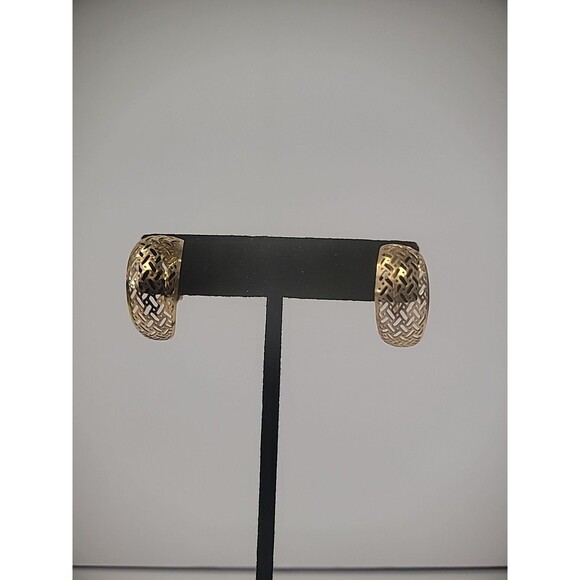Vintage Gold Tone Hoop Earrings Clip On Huggie Cut Out Pattern Jewelry Costume - Picture 3 of 15